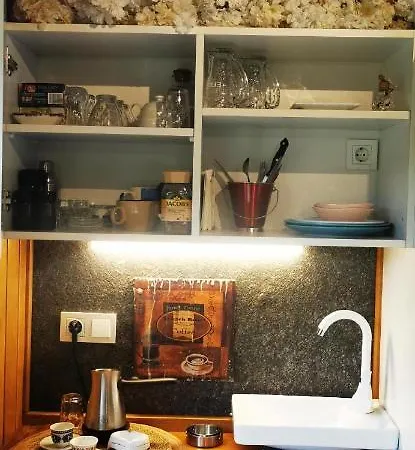 Airport Tinyhouse *